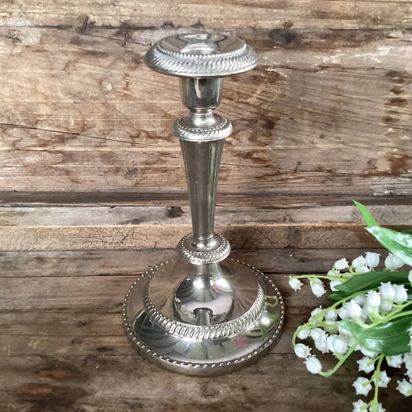 Mooie verzilverde kaarsenkandelaar met parelrand 18 cm hoog