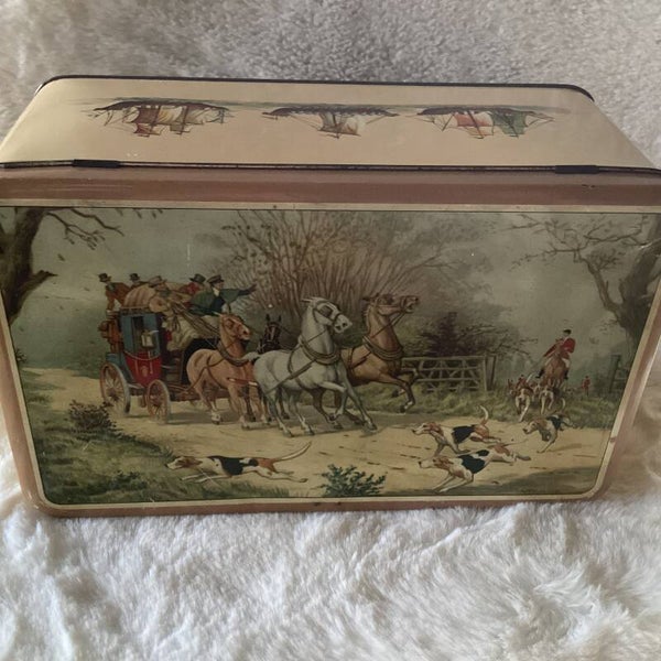 Groot oud blik met jachttafereel en oude zeilschepen rondom 32x20x14 cm