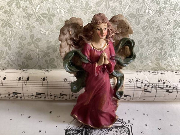 Mooie engel van polystone groen, rood 8 cm