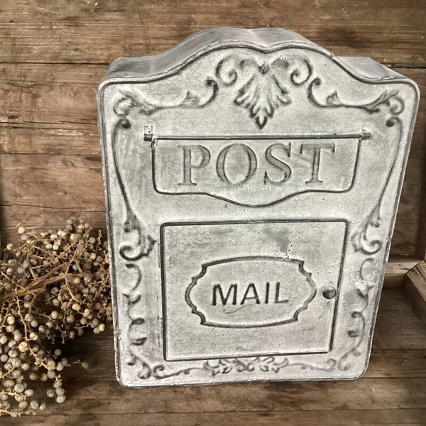 Leuk ijzeren brievenbus met brocante uitstraling 26x35x9 cm