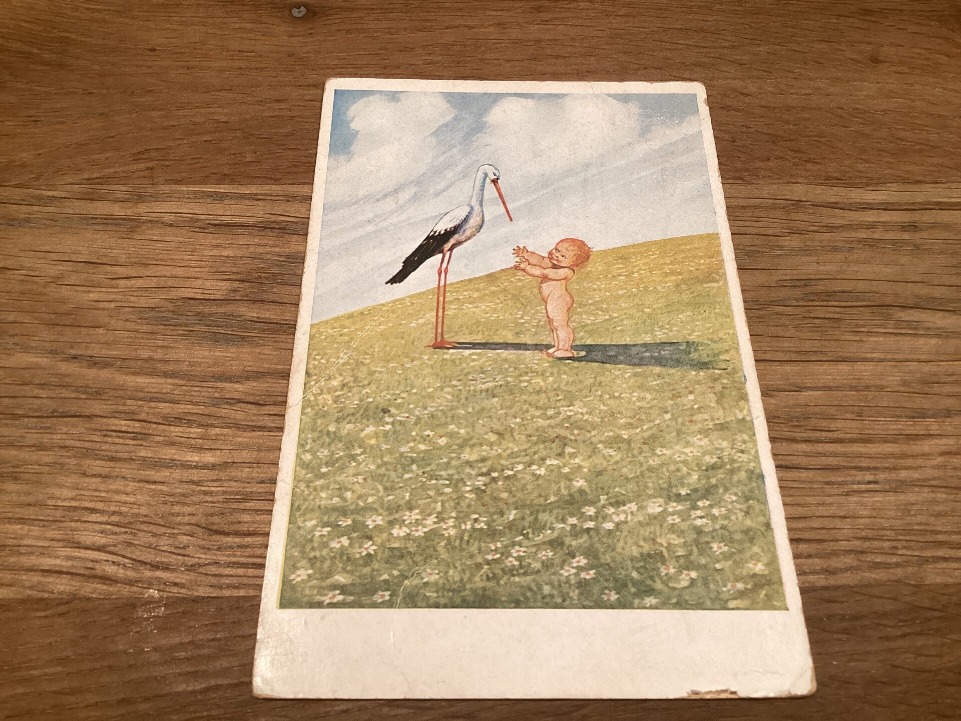 Antieke ansichtkaart baby met ooievaar, begin 1900