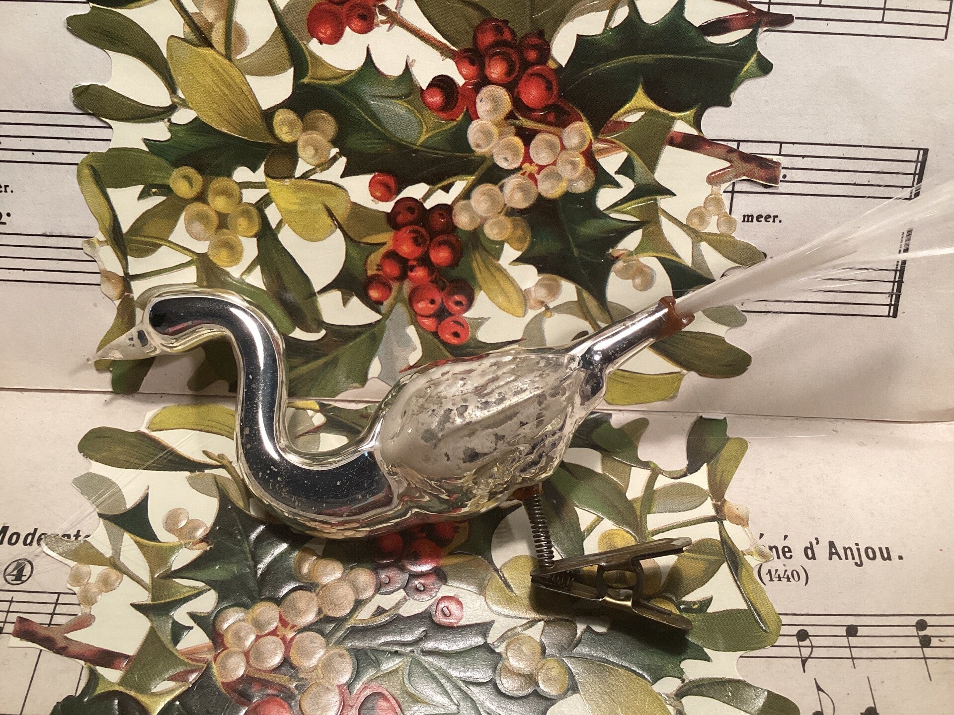 Antieke kerstbal zwaan, op clip, fiberstaart