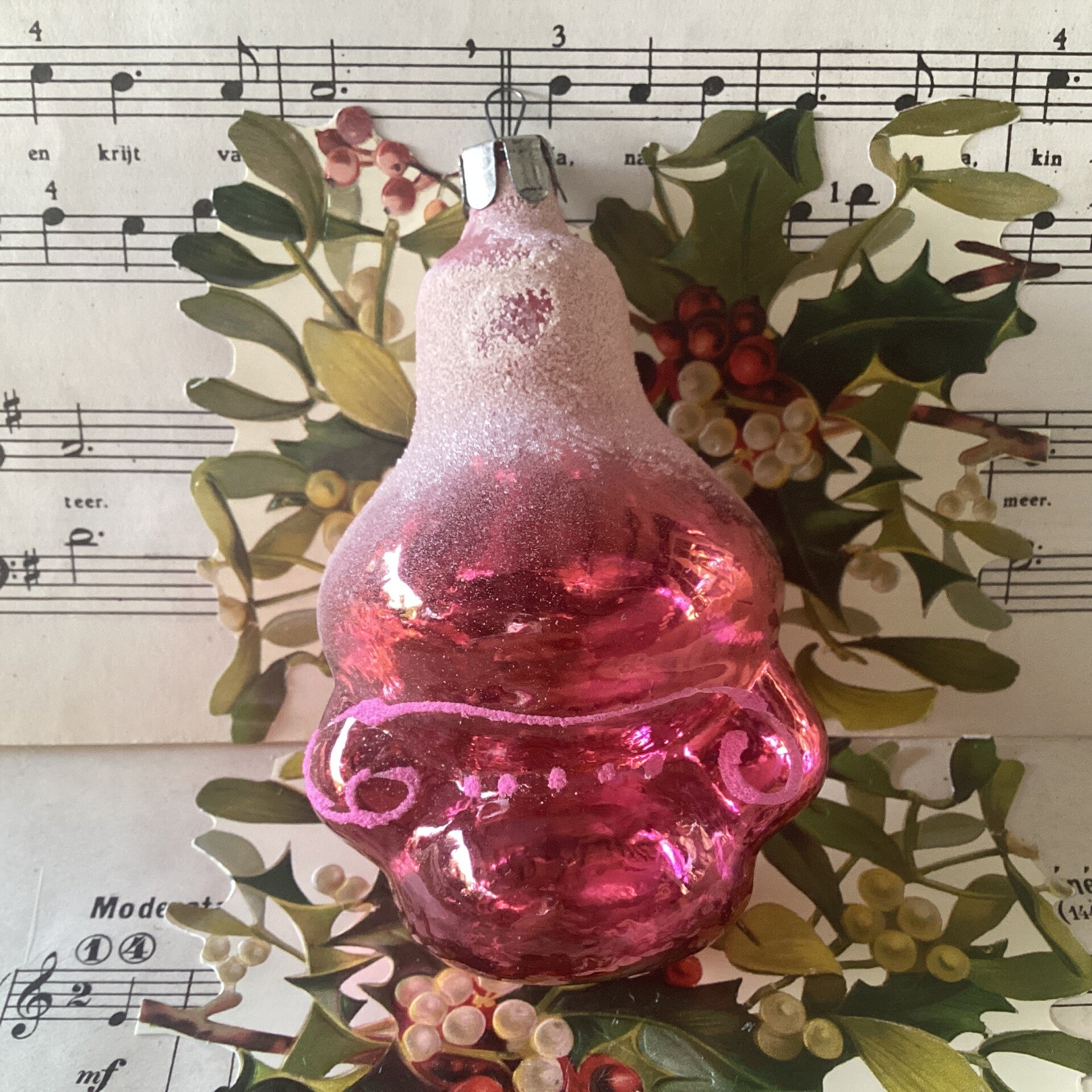 Oude kerstbal uit Oekraïne, vaas, gesuikerd,10 cm