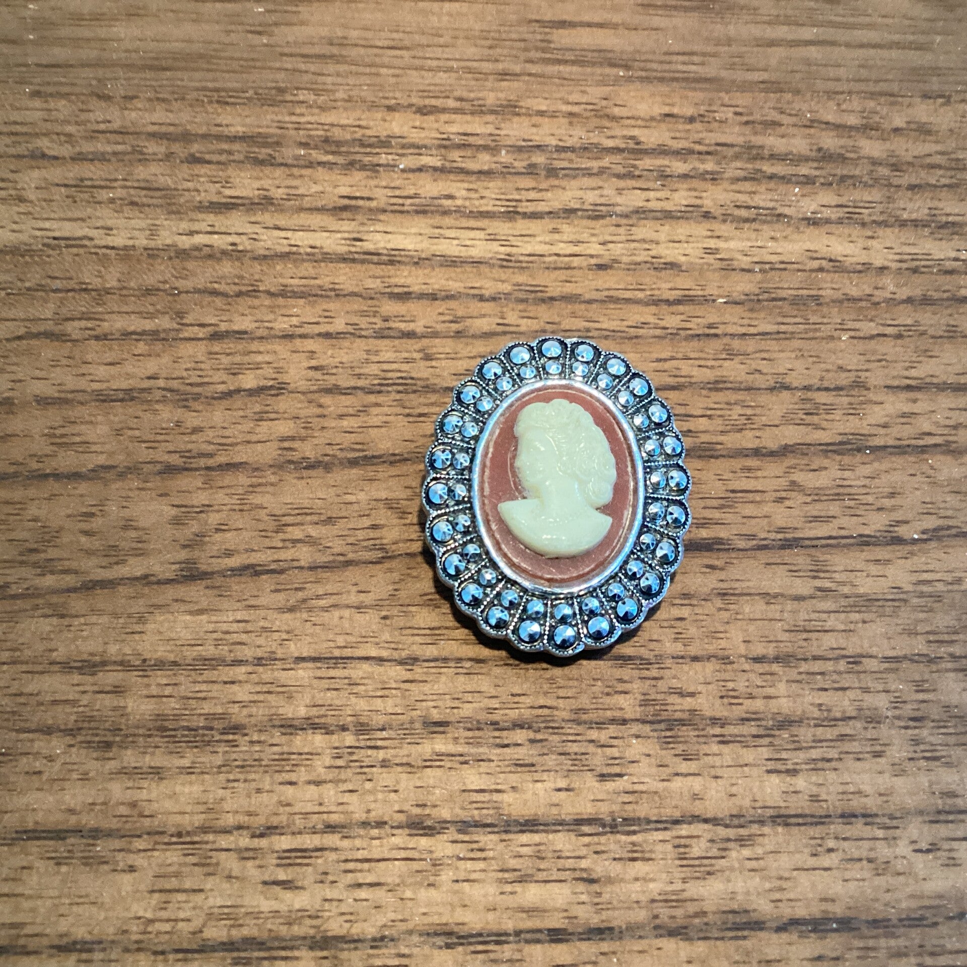 Vintage dasspeld camée ovaal 3x2 cm