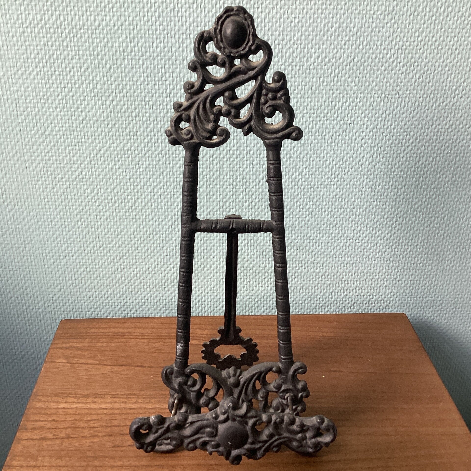 Gietijzeren borden of boeken houder 30 cm hoog