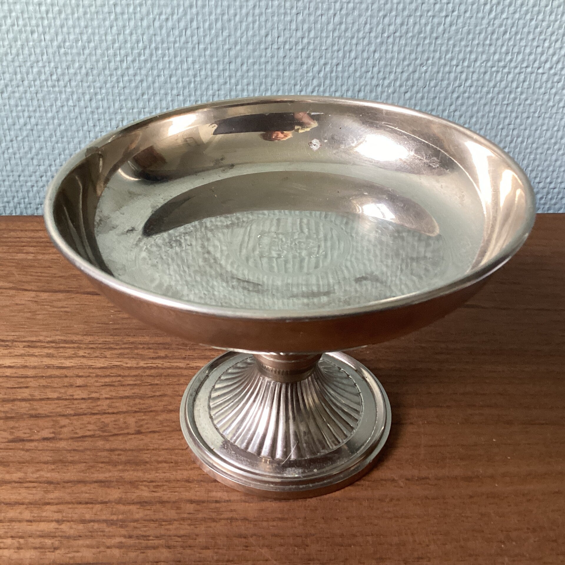 Verzilverd bonbonschaaltje, diam. 12 cm op voet