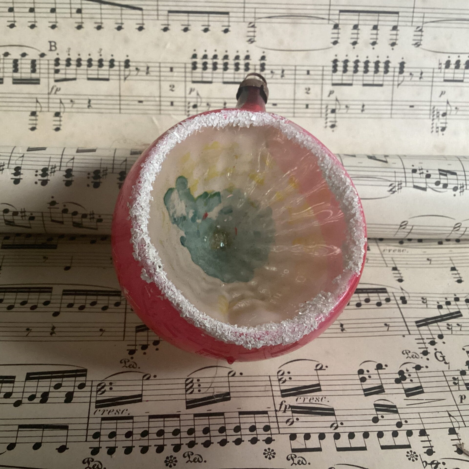 Antieke kerstbal deukbal 8 cm rood wit geel blauw