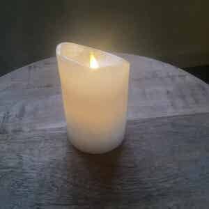 Ledkaars op timer 2xAA batterij 7,5x12,5 cm, lichtgrijs