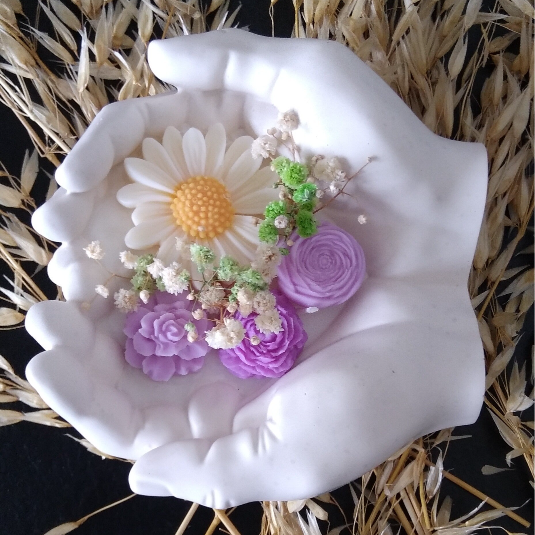 Mains Violette