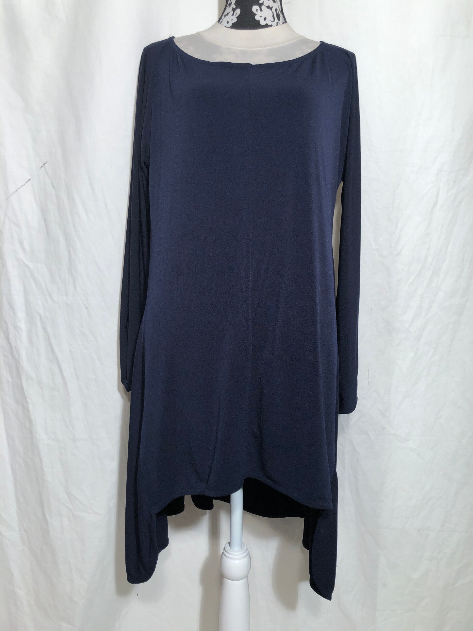 Mat blauw lang tuniek met langere achterkant maat 42/44