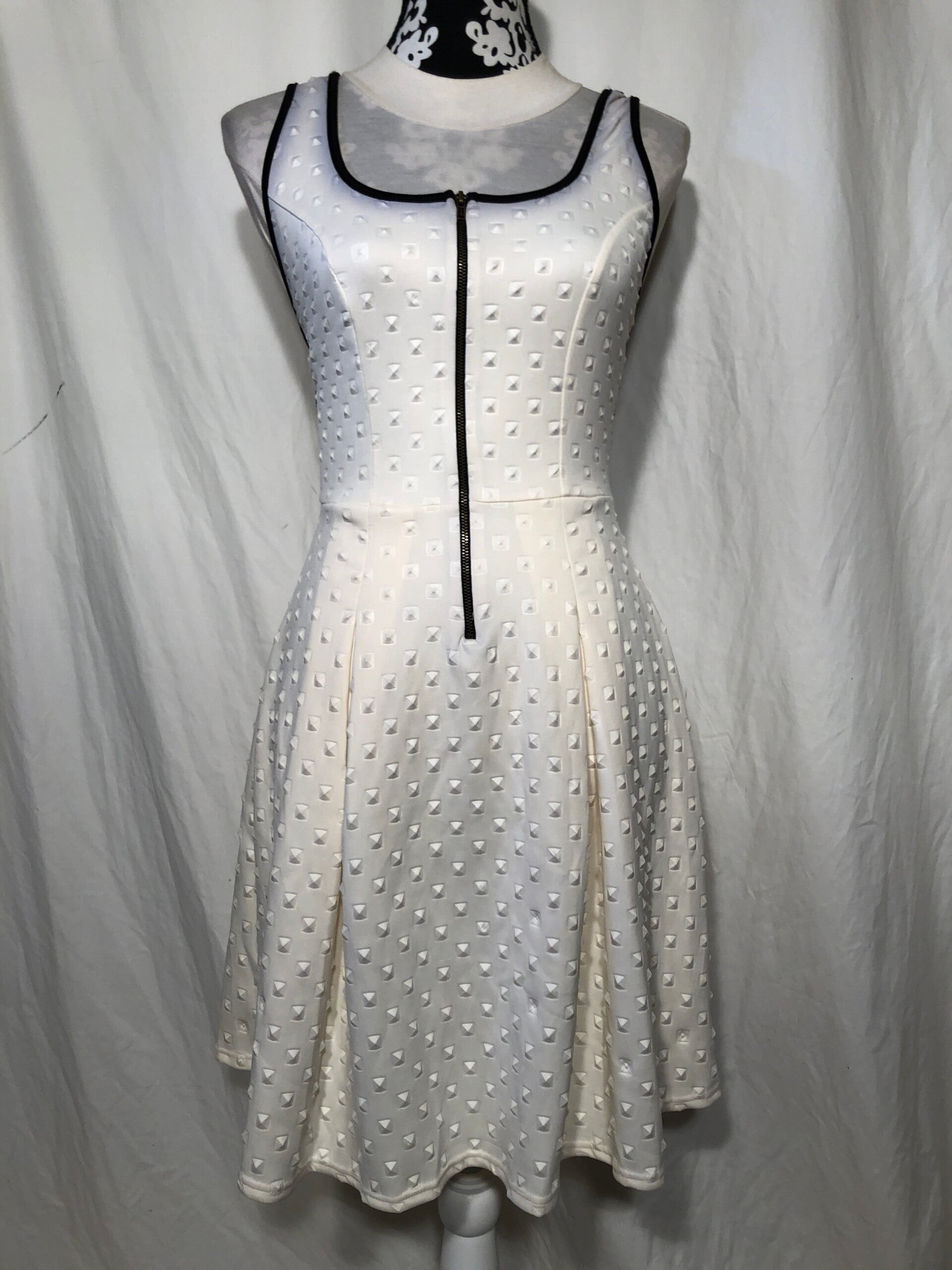 Mystic crèmekleurige teadress met zwart kant maat S