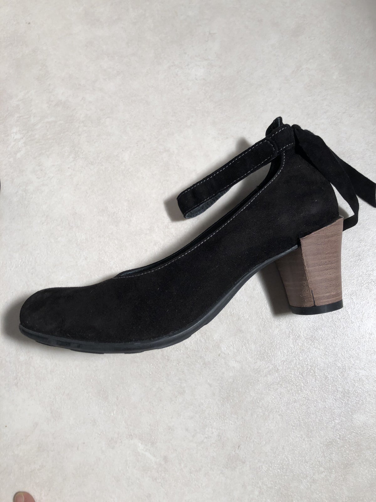 Wolky zwart suède pumps met enkelbandjes maat 41