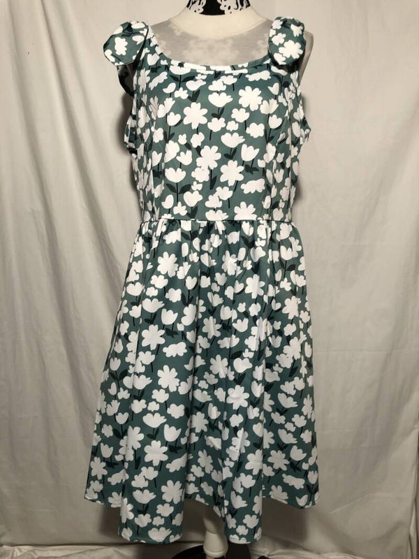 Sisjuly Grasgroene jurk met witte bloemen maat 4XL