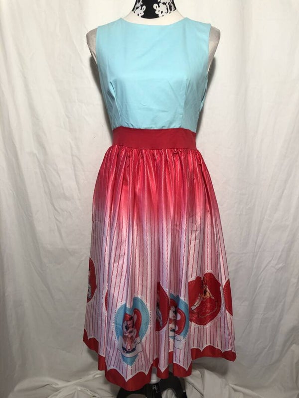 Sisjuly lichtblauw/roze print retro swingdress maat M