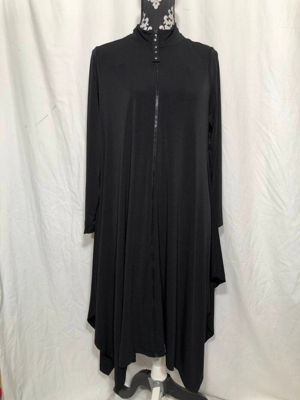 Mat zwarte jurk met rits op de voorzijde maat 48/50