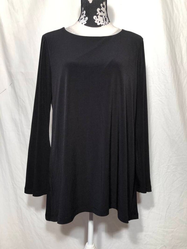 Mat zwart soepelvallende top maat 44