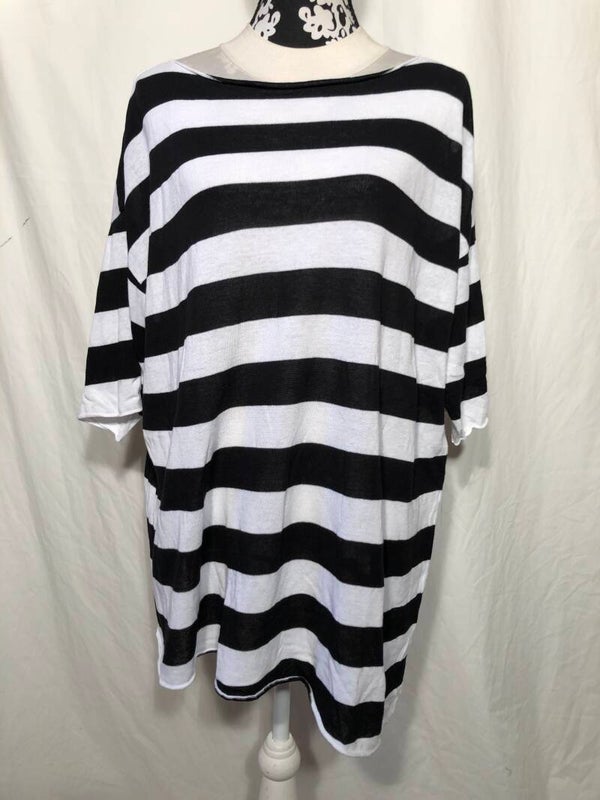 Mat zwart/wit gestreepte asymmetrische zomer trui maat 44/46