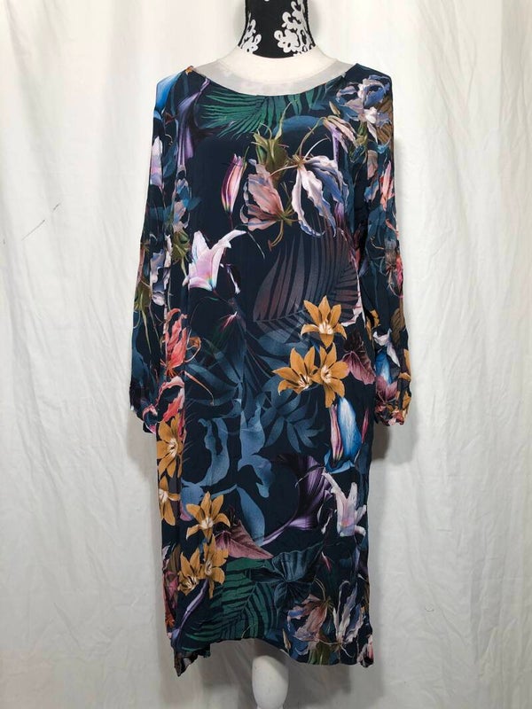 Ophilia blauw gebloemde jurk maat 46