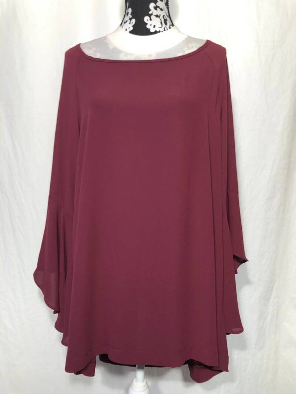 Mat bordeauxrood tuniek met wijd uitlopende mouwen maat 46