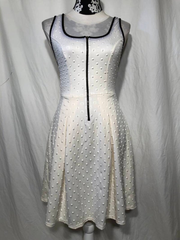 Mystic crèmekleurige teadress met zwart kant maat S