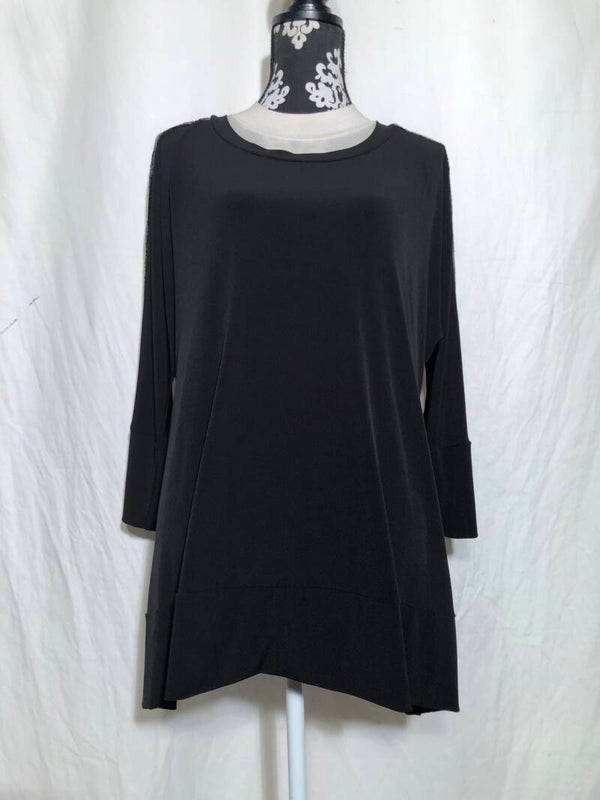 Mat zwart tuniek met pailletten op de mouwen maat 42/44