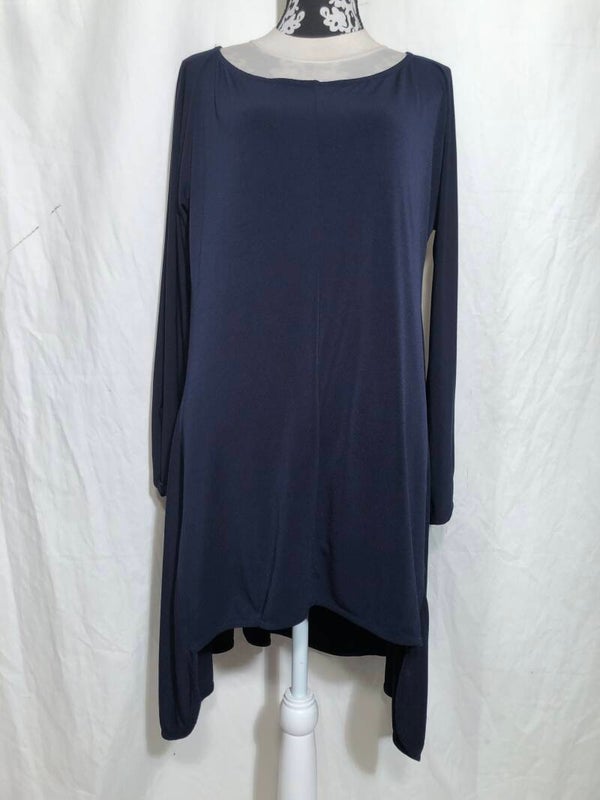 Mat blauw lang tuniek met langere achterkant maat 42/44