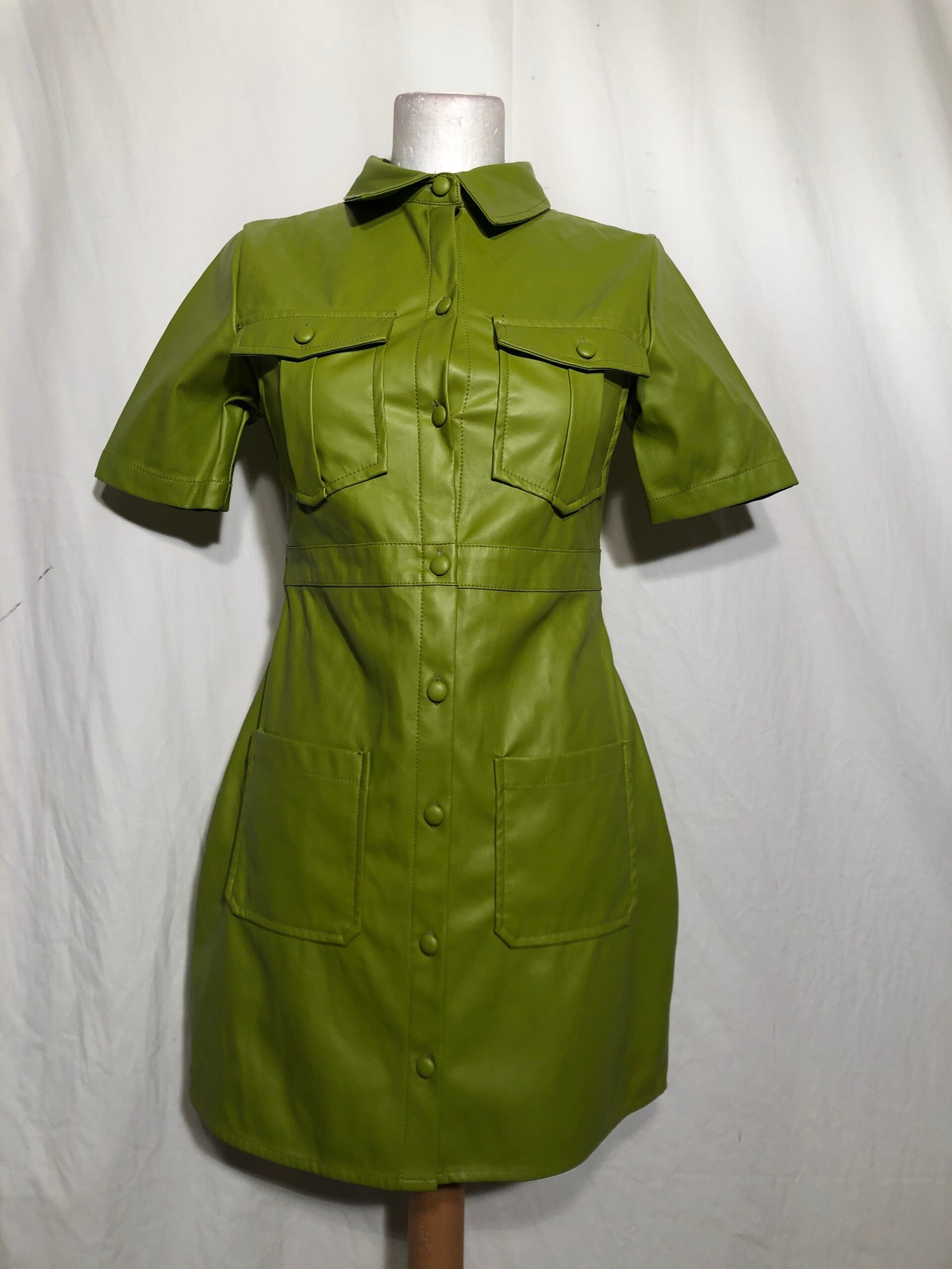 Pretty little thing lichtgroene imitatie lederen jurk maat 34