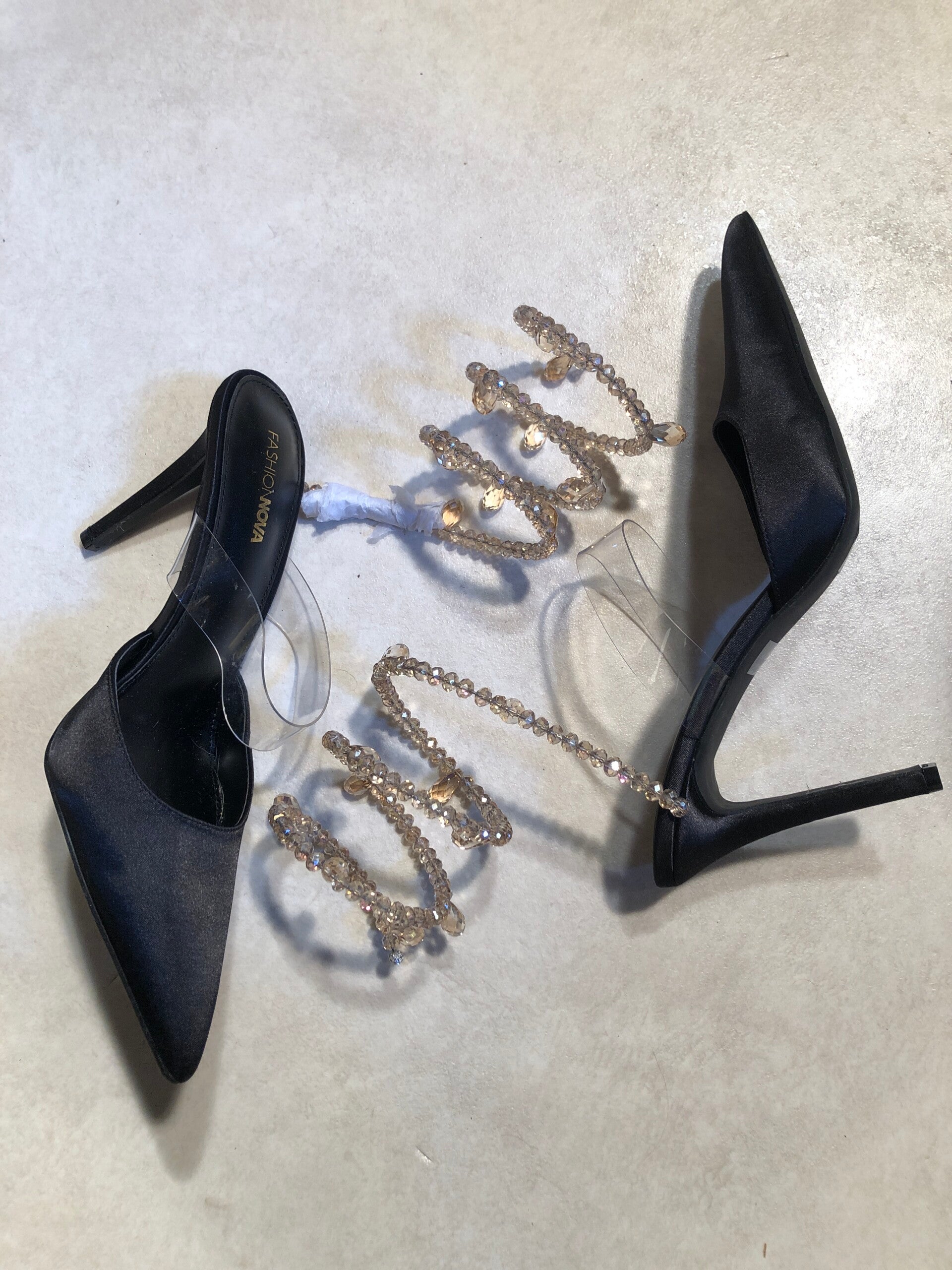 FashionNova zwarte punt pumps maat 41