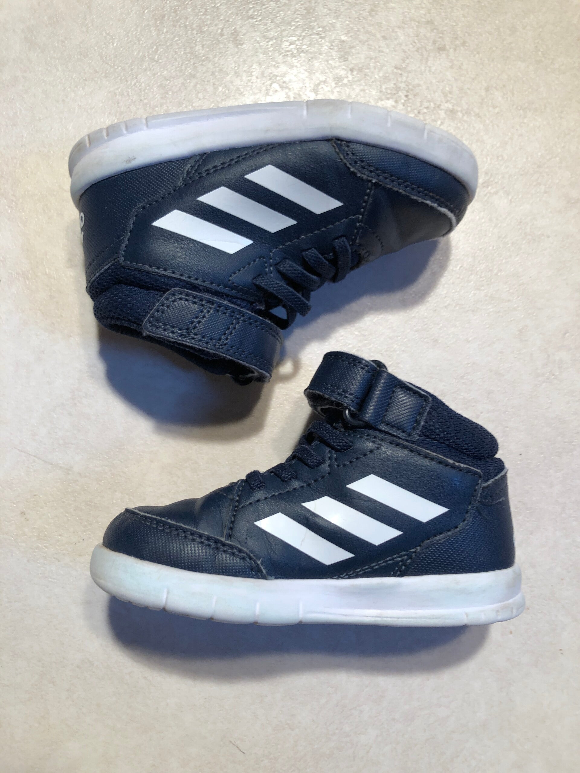 Adidas blauwe sneakers met witte strepen maat 23 | secondheaven.nl