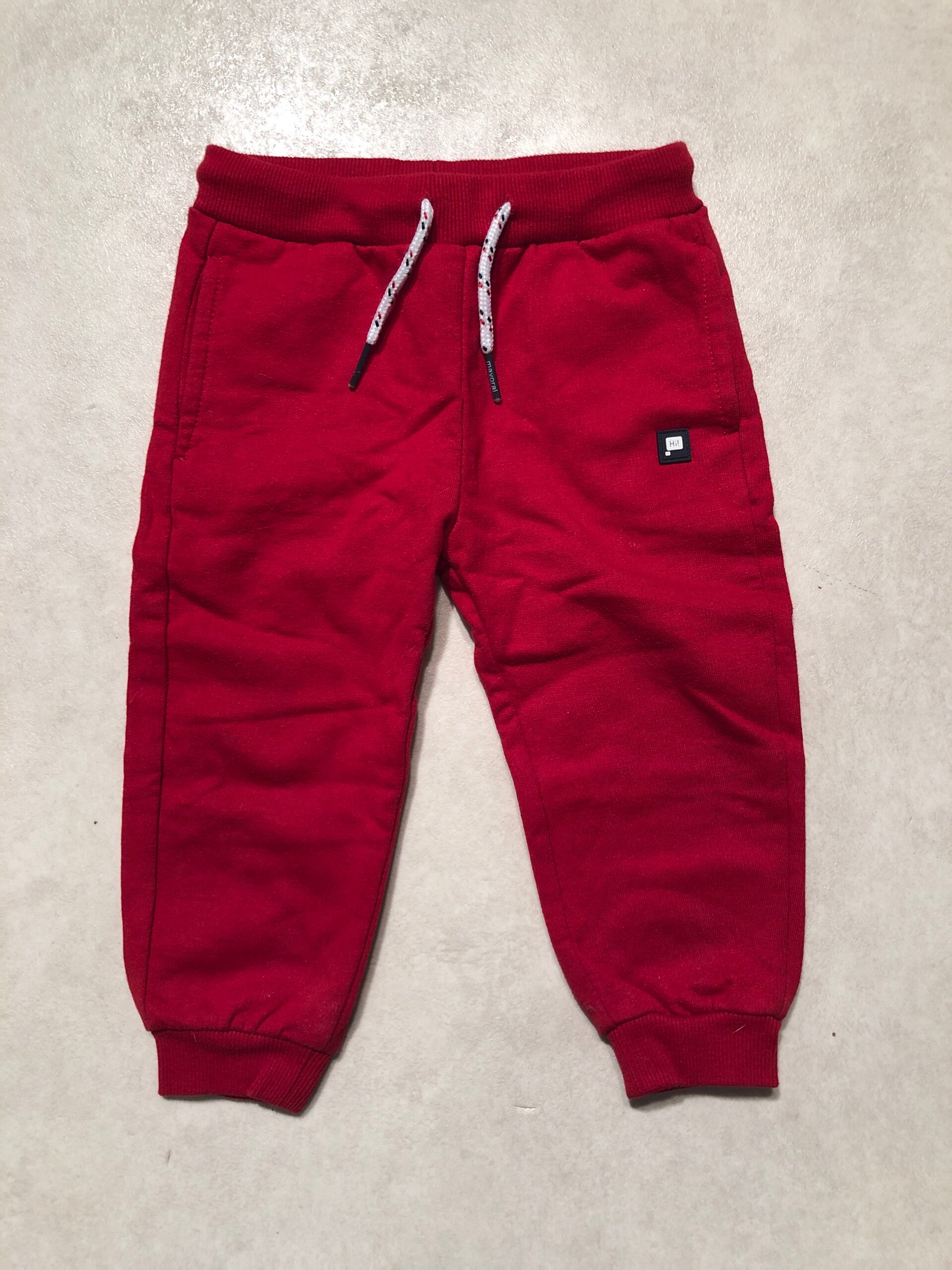 Mayoral rood broekje maat 80