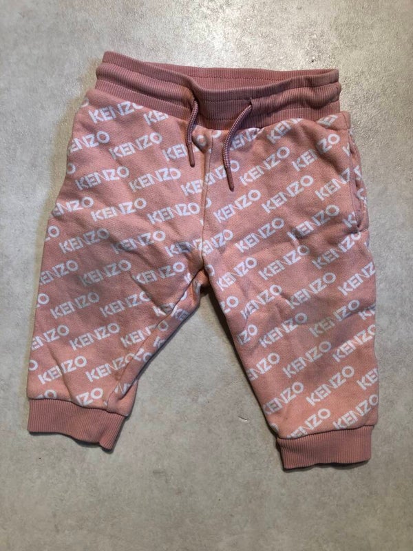 Kenzo lichtroze broekje met print maat 74