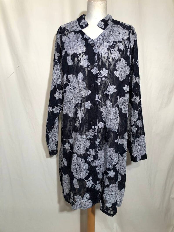 Carleoni donkerblauw kanten blouse met borduur maat 50