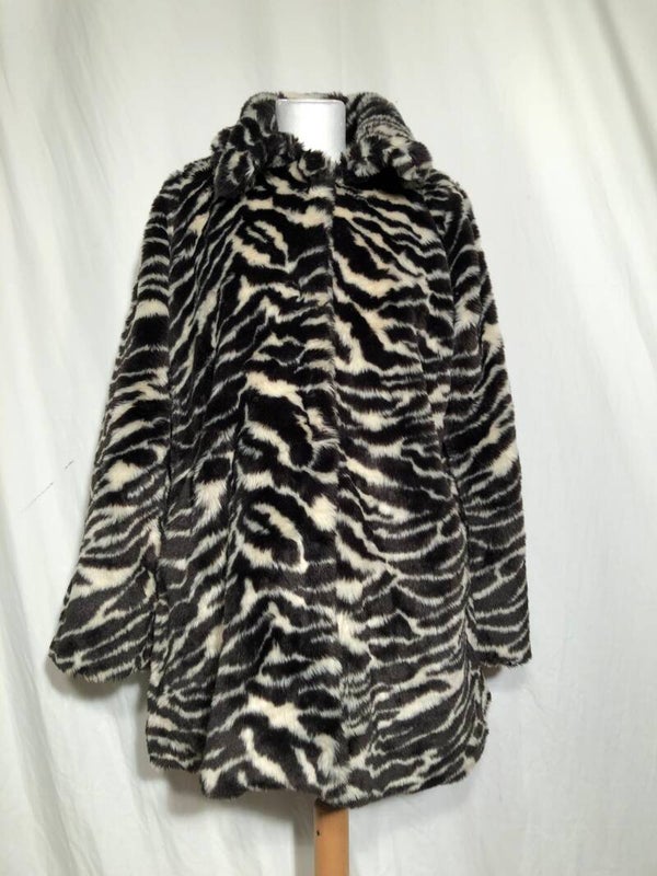 Monki faux fur coat met zebra print maat XS