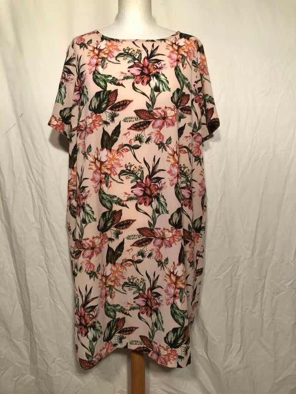 Only Carmakoma lichtroze gebloemde jurk maat 46