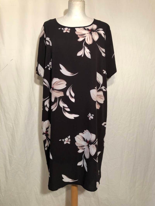 Only Carmakoma zwarte jurk met bloemen maat 46