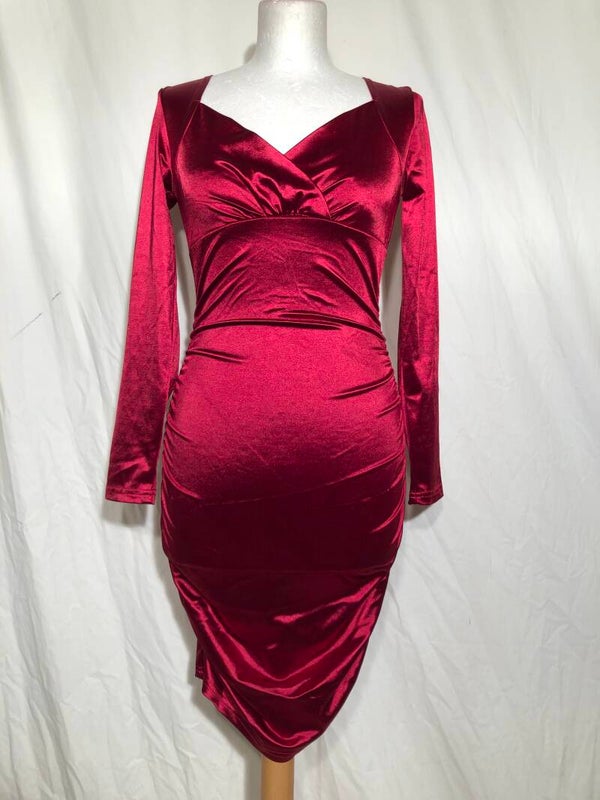 Donkerrode cocktail jurk met laag uitgesneden rug maat XS