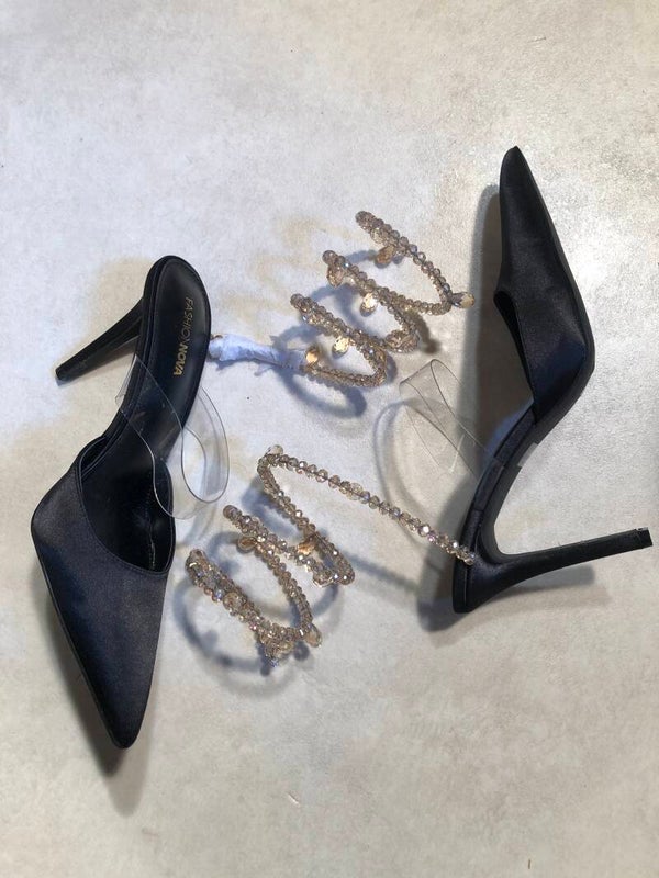 FashionNova zwarte punt pumps maat 41