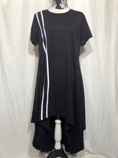 Mat zwarte jurk met witte strepen maat 44