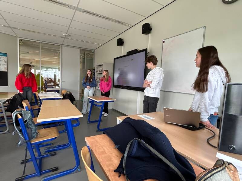 Een flyer die leidt naar een website