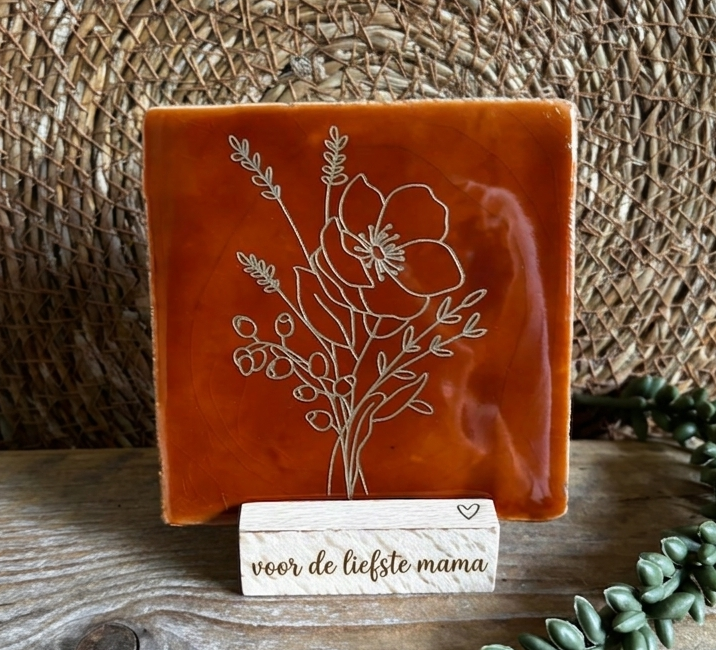 Tegeltje met Gravure Goud + Houder met (eigen) tekst: €18,90