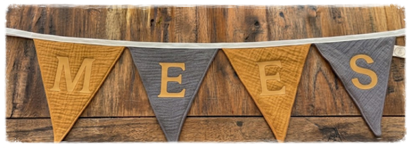 Vlaggenlijn van stof met naam