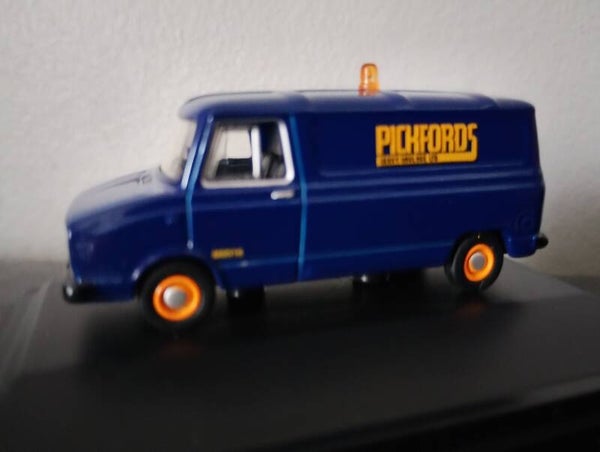 76SHP004 Sherpa Van Pickfords