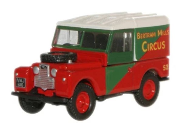 76LAN188017-Land Rover 88  Bertram Mills