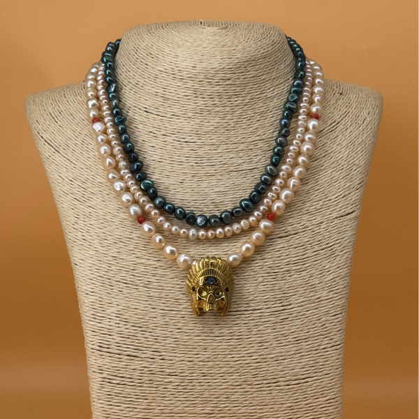 Espíritu Ancestral | Collar de Perlas Cultivadas con Penacho de Acero Inoxidable