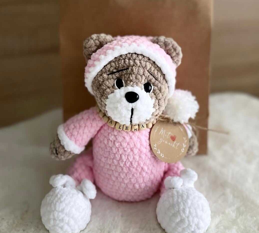 Plüschbär im Pyjama rosa