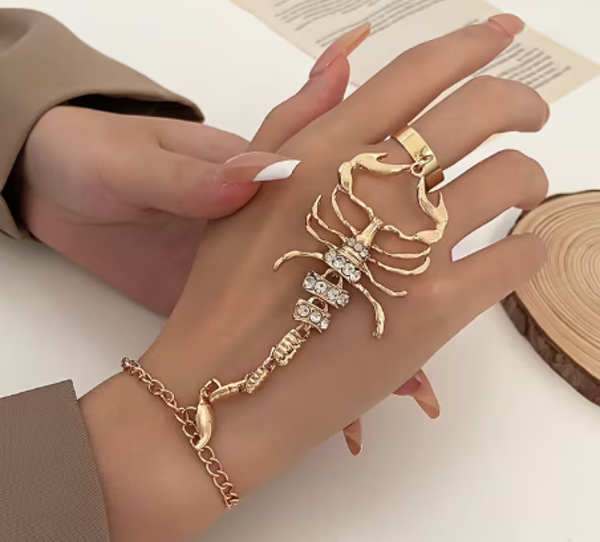 Scorpion Finger Ring Bracelet, Zinc Alloy with Rhinestone Embellishments, Single Piece Metal Hand Jewelry