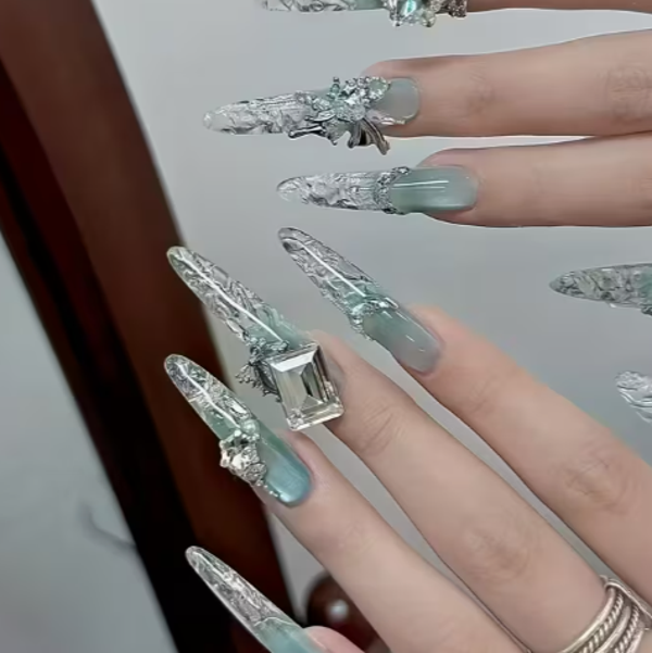 Spring Mountain Cold Moon, High-End Light Luxury Aesthetic Pure Desire Style