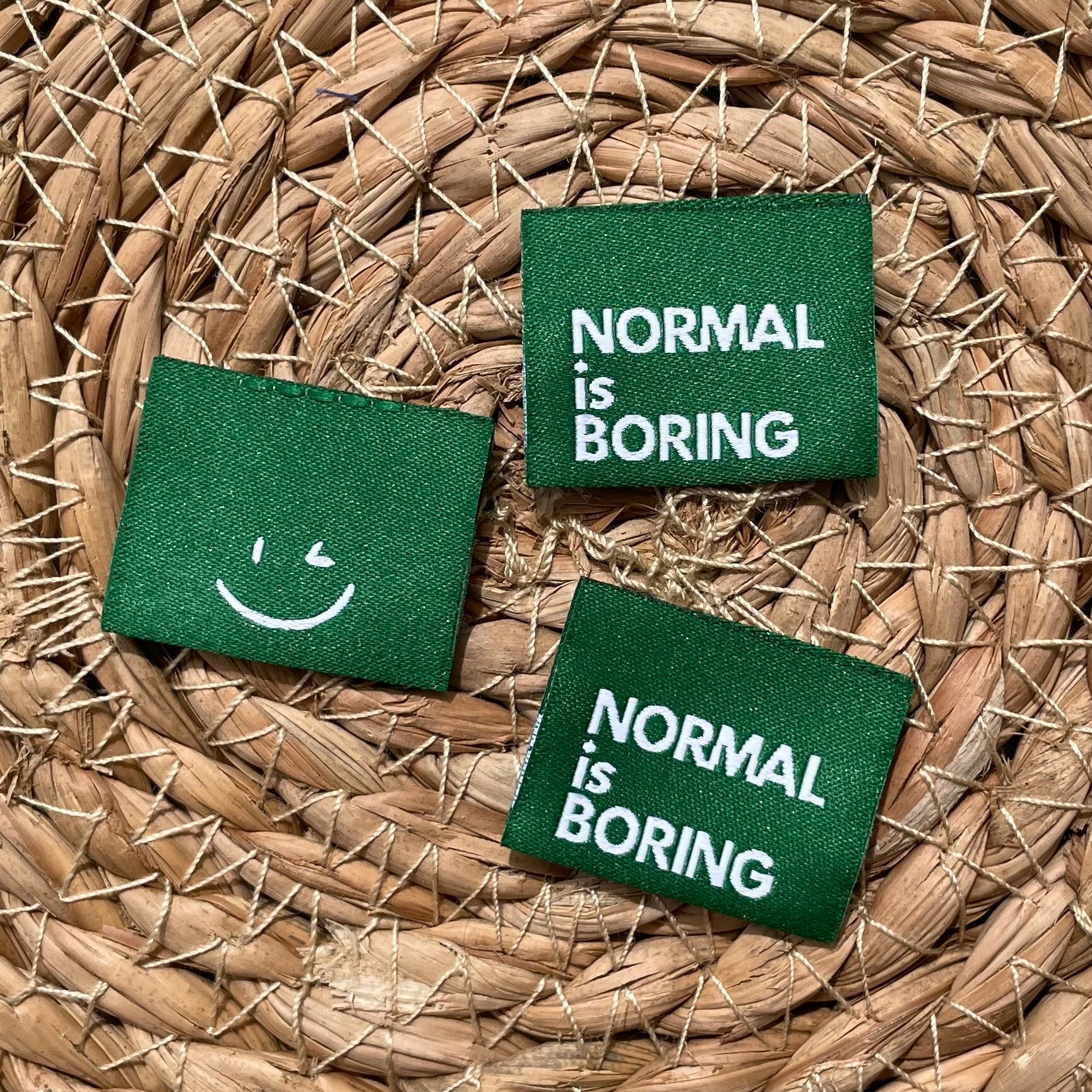 Label 'Normal is Boring' - groen
