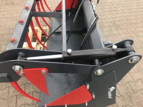 NOUVELLES PINCES POUR TRACTEURS AGRICOLES Lauderof Krokodilschaufel / Grappin à fumier / Benna coccodrillo / Cow-grab /