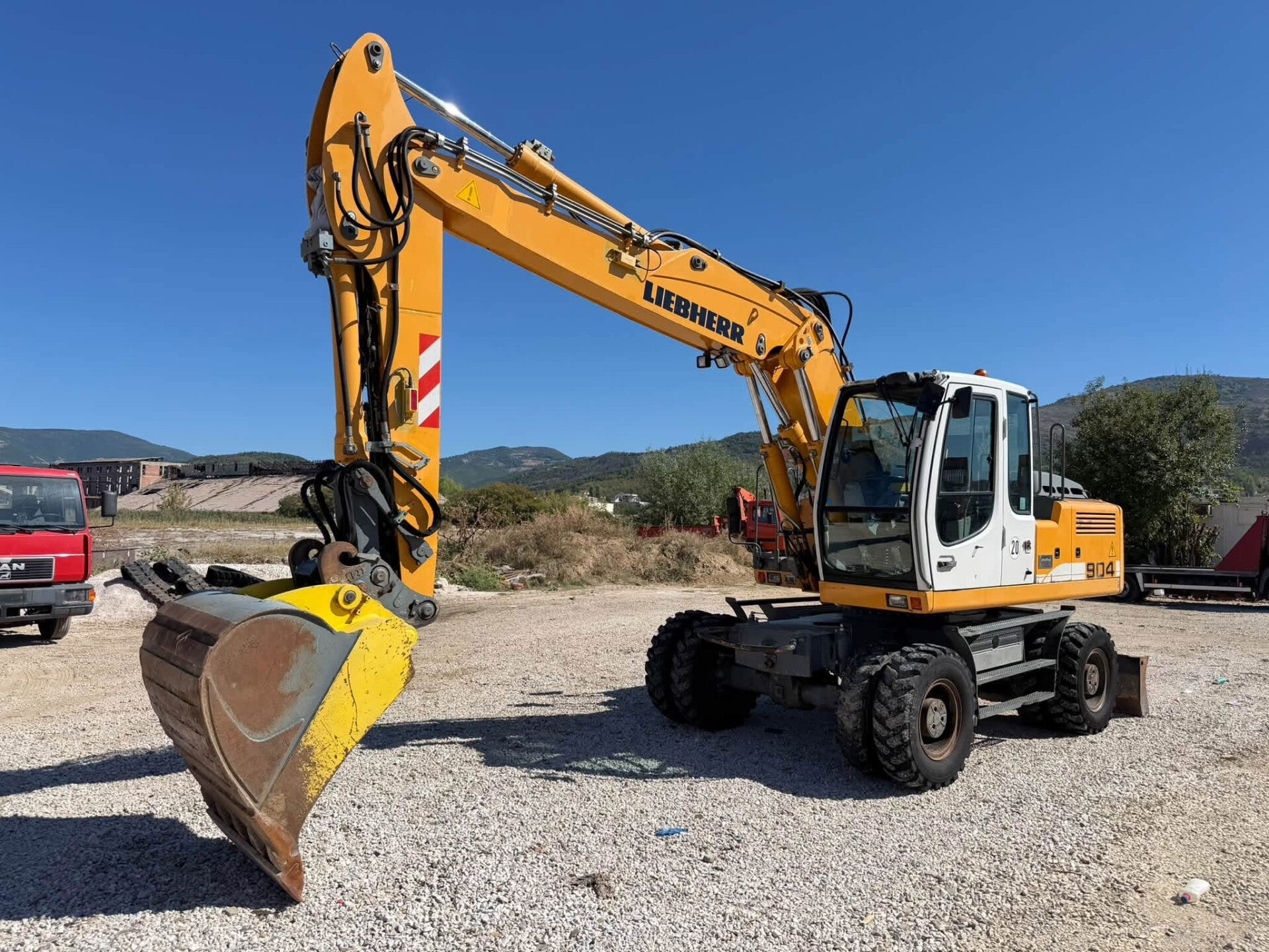 LIEBHERR A904C